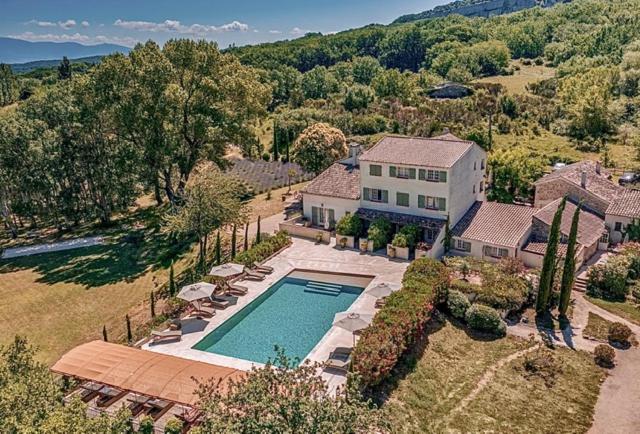 シャントメルル・レ・グリニャン ドメーヌ ル ボワ デ ダム Bed & Breakfast エクステリア 写真