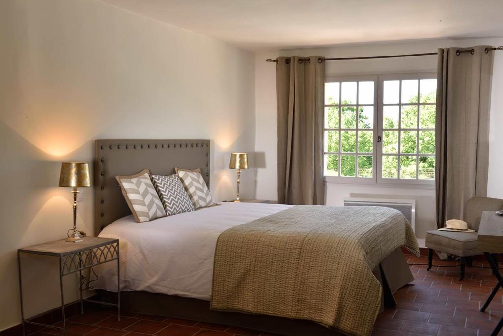 シャントメルル・レ・グリニャン ドメーヌ ル ボワ デ ダム Bed & Breakfast エクステリア 写真